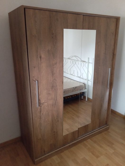 Roupeiro de 2 portas delizantes como novo