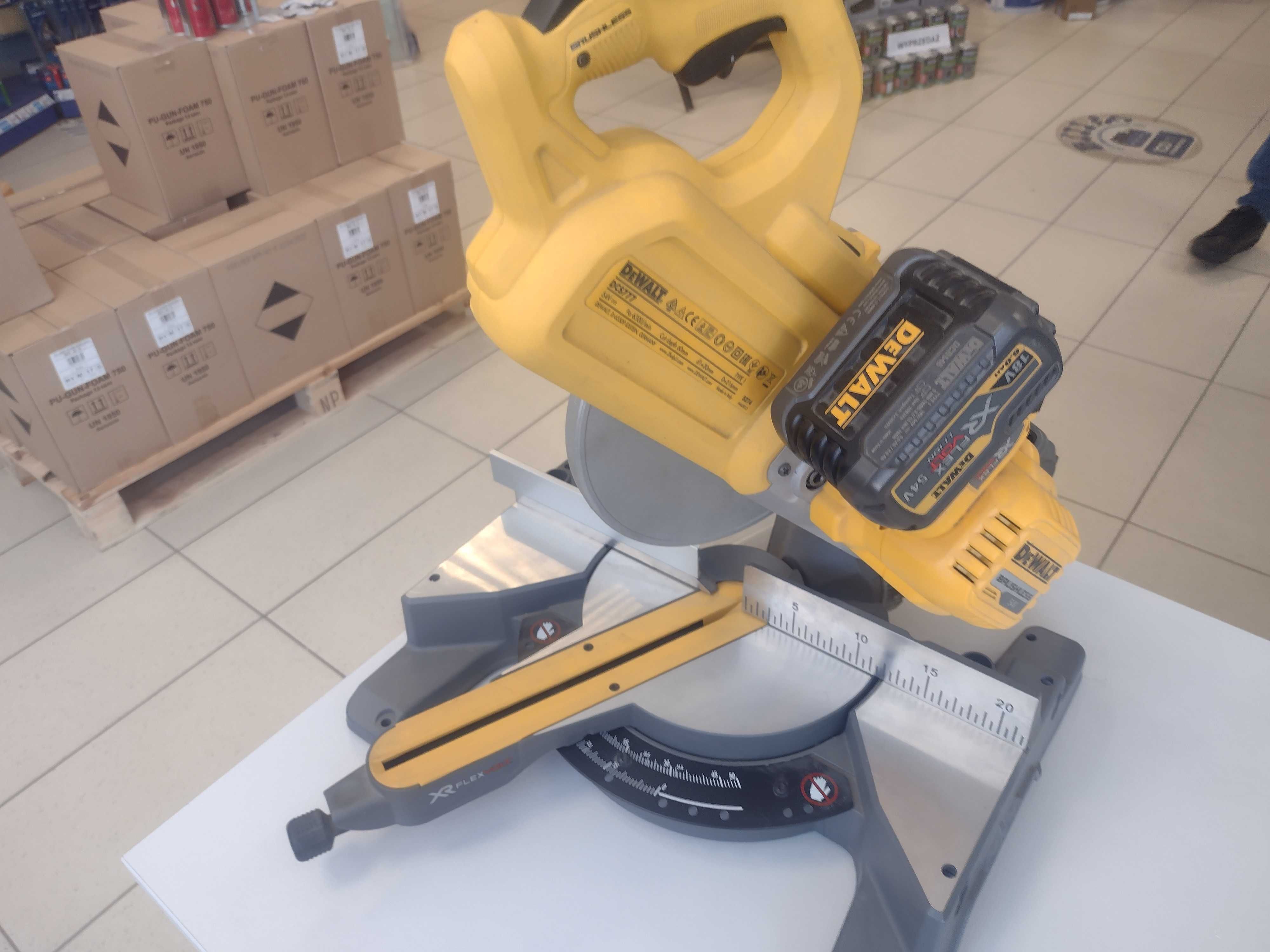 Nowa Pilarka ukosowa DEWALT DCS777 54V  + dwie baterie + ładowarka
