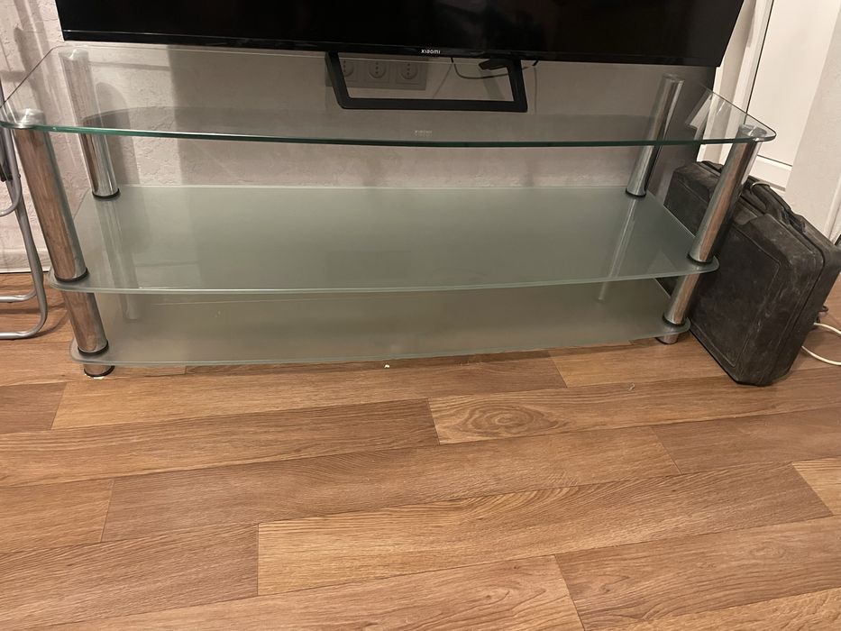 Стеклянный стол,столик под ТВ, журнальный