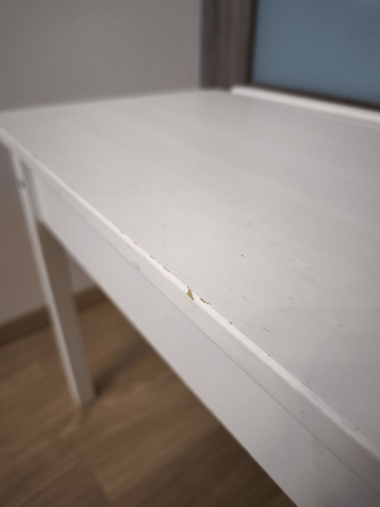 Biurko dla dzieci plus 2 krzesła Ikea