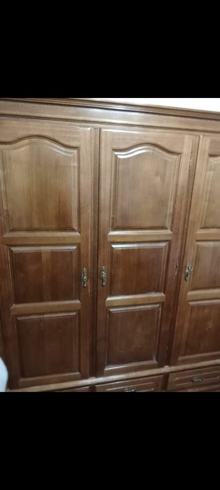 Roupeiro disponível. 1.67m x 1.80m