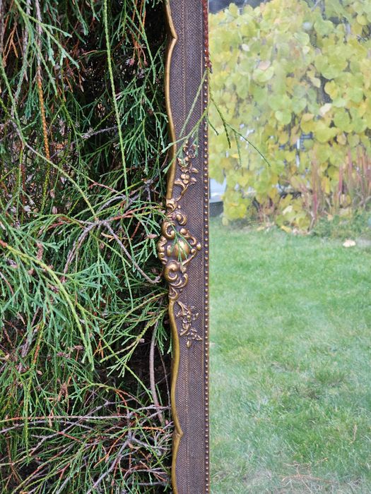 efektowne lustro w ozdobnej ramie