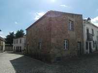 Casa no centro histórico da vila de Almeida