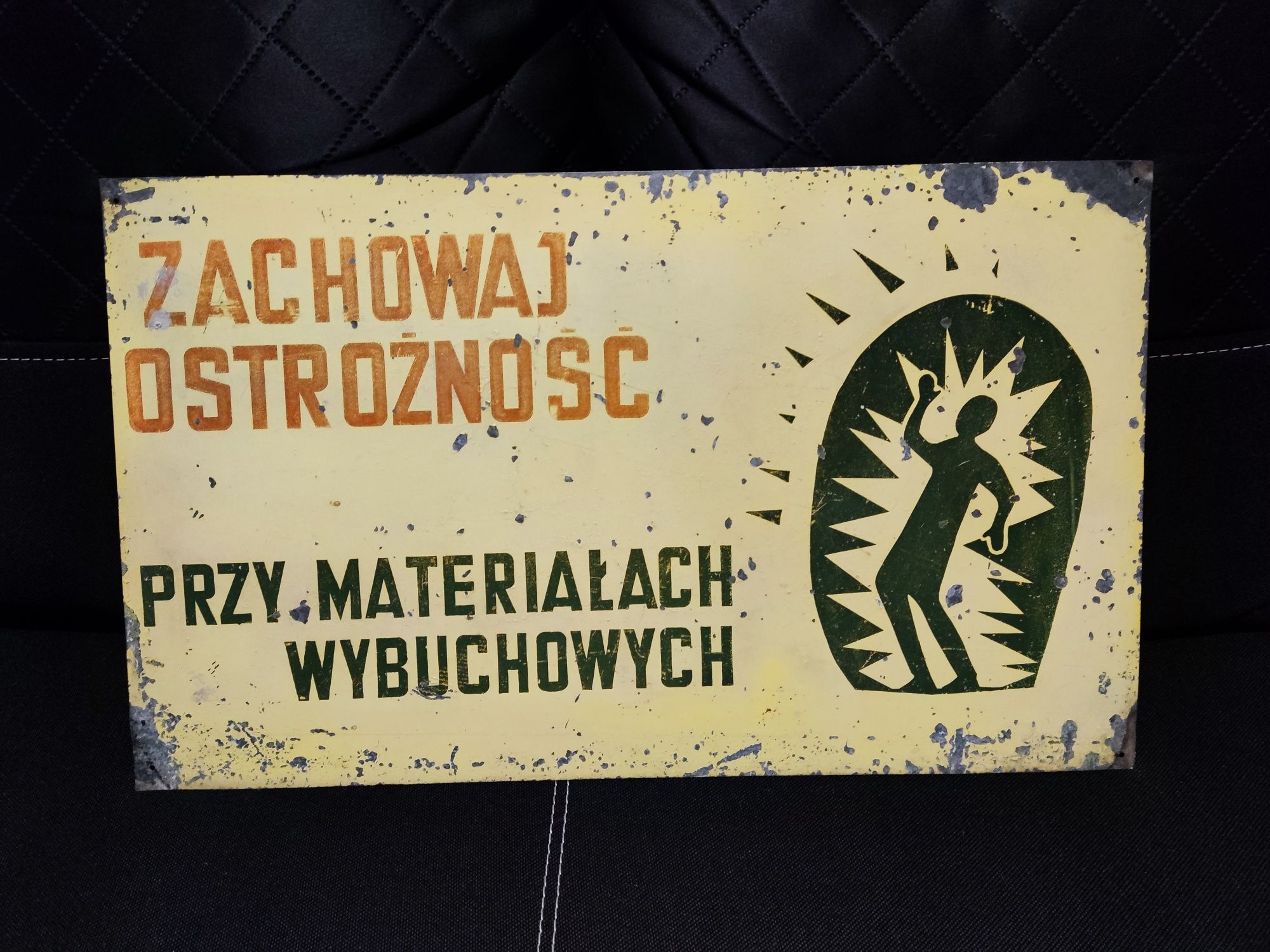 Stara tablica BHP z PRL.