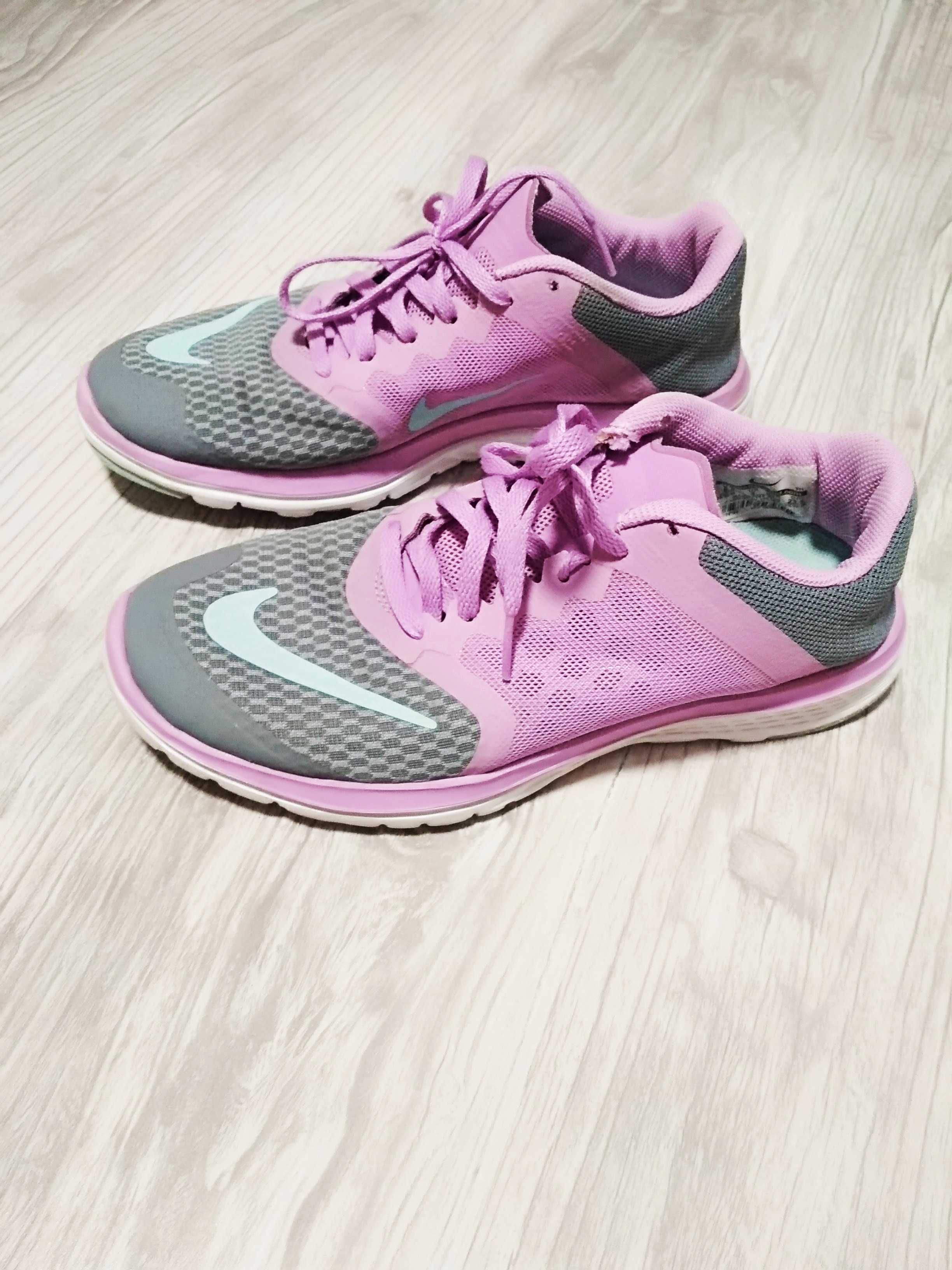 Продам женские кроссовки Nike  (оригинал) размер 37