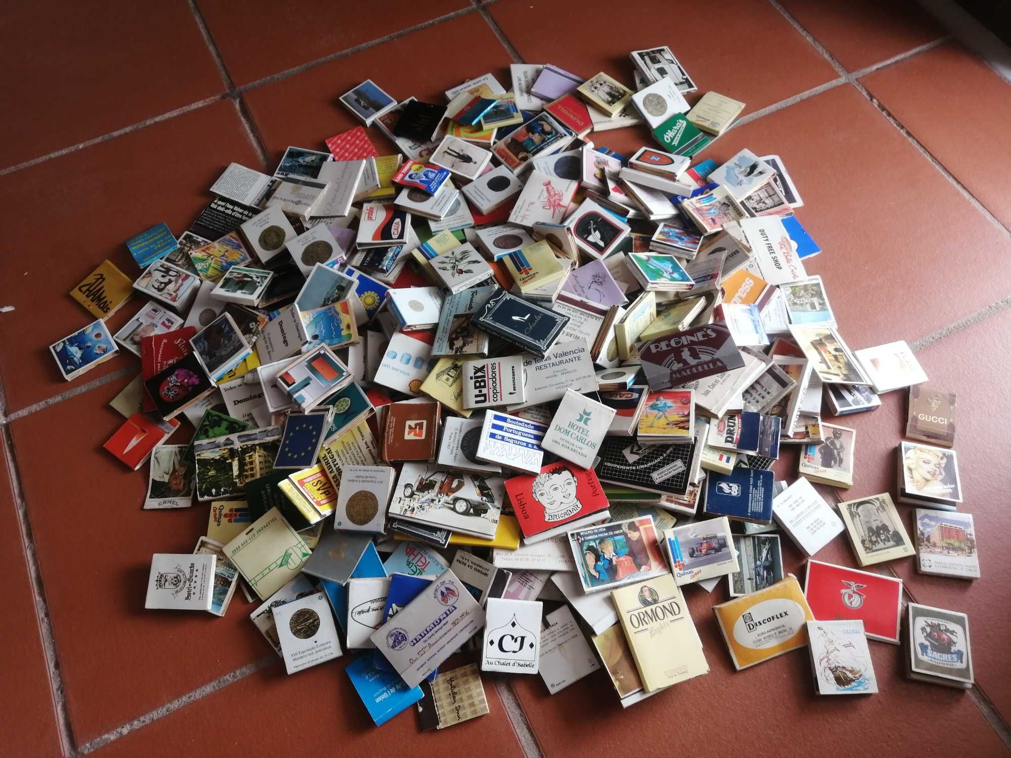 250 carteiras de fósforos