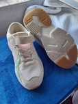 Tenis bege n 33 Lefties
