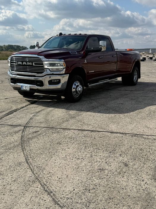 Ram 3500 Dodge 6.7 Cummins  5 gen Laramie