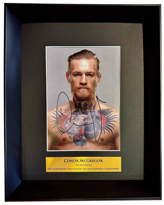 Автограф Конора Макгрегора
