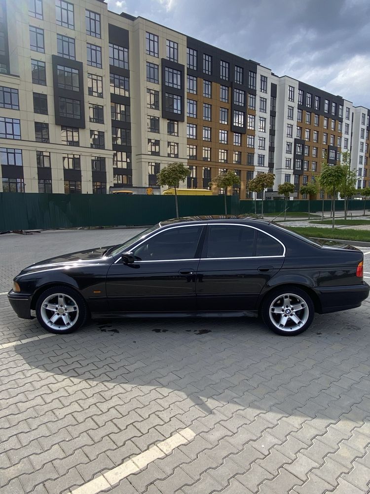 У продажу BMW e39