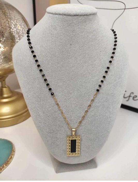 Łańcuszek czarne koraliki blaszka wzór grecki