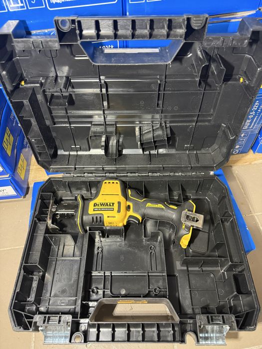 Акумуляторна шабельна пила DeWALT DCS369 сабельна