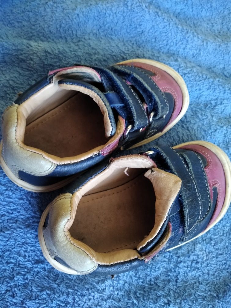 Зручне взуття для діток(кросівки, мокасини ,пінетки)21 розмір