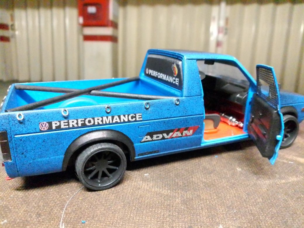 1/18 VW Cady totalmente modificada