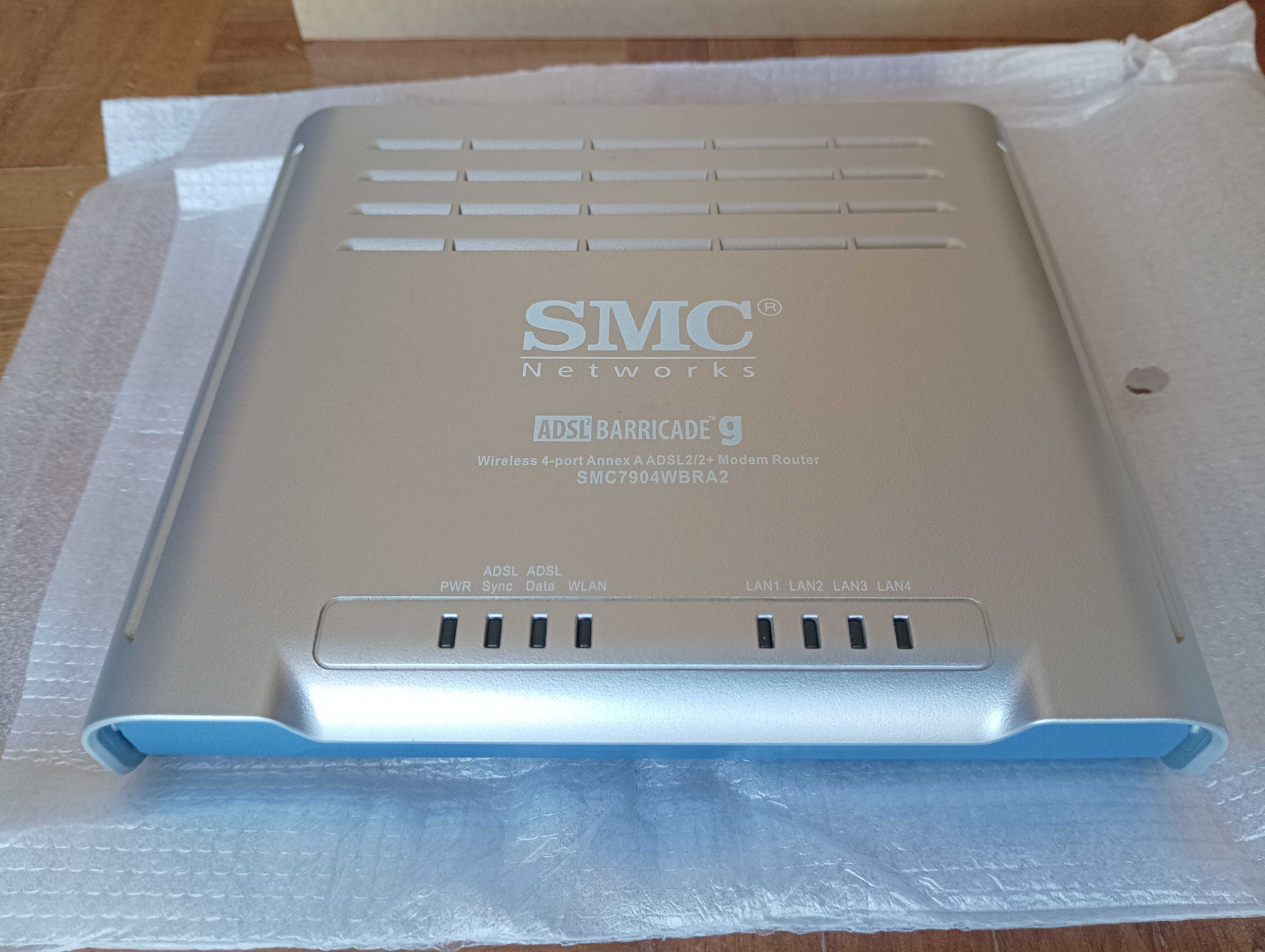 Router Modem ADSL 2+, Marca SMC, e Pen Wireless USB