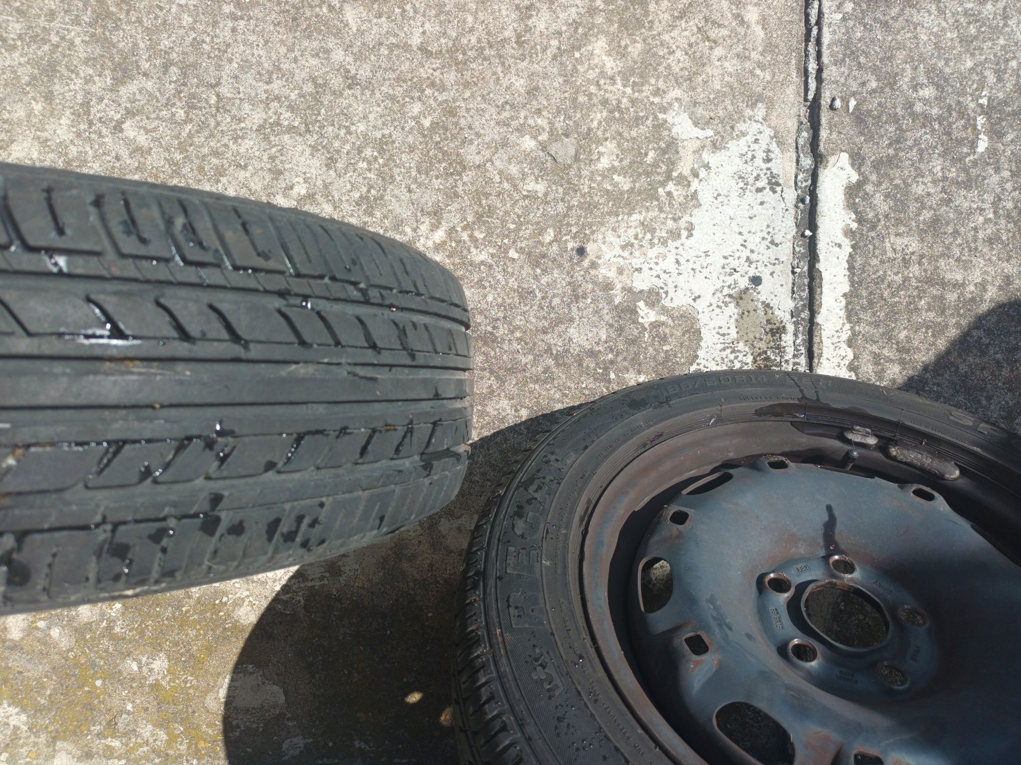 Komplet letnich opon z felgami 185/60 r14