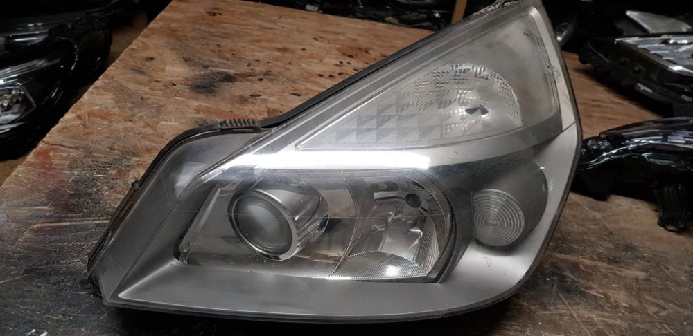 lampa przód Renault Espace 4 lift xenon