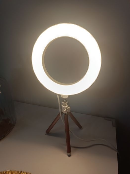 NOWA piękna pierścieniowa lampka na USB do makijażu