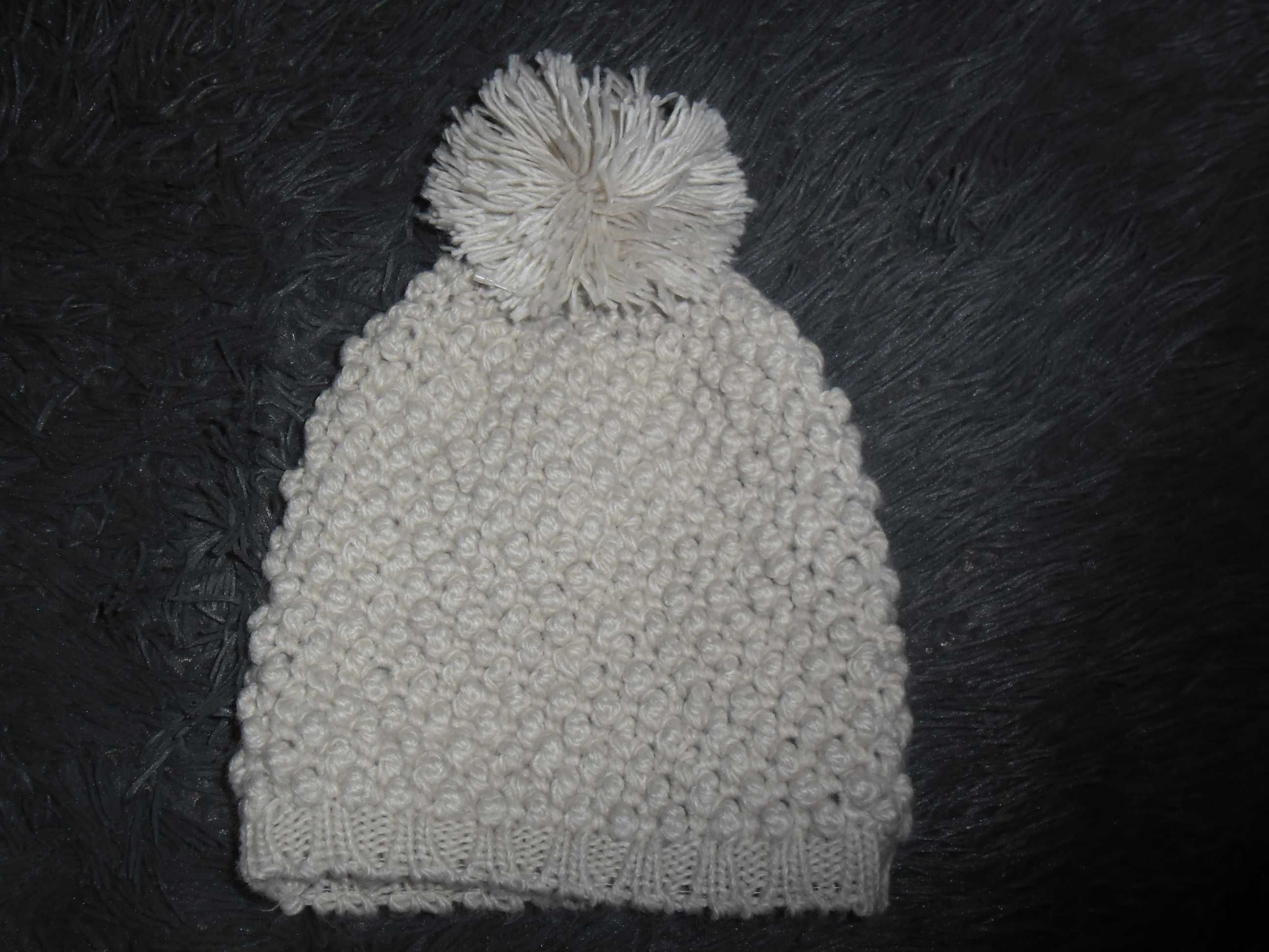 h&M czapka zimowa beżowa z pomponem 53-55 cm na 7-10 lat