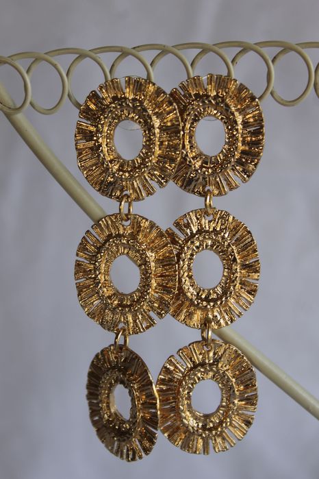 brincos compridos dourados