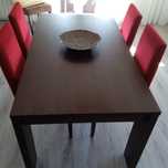 Mesa cadeiras e aparador