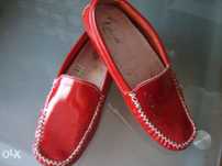 NOVOS mocassins vermelho verniz 38