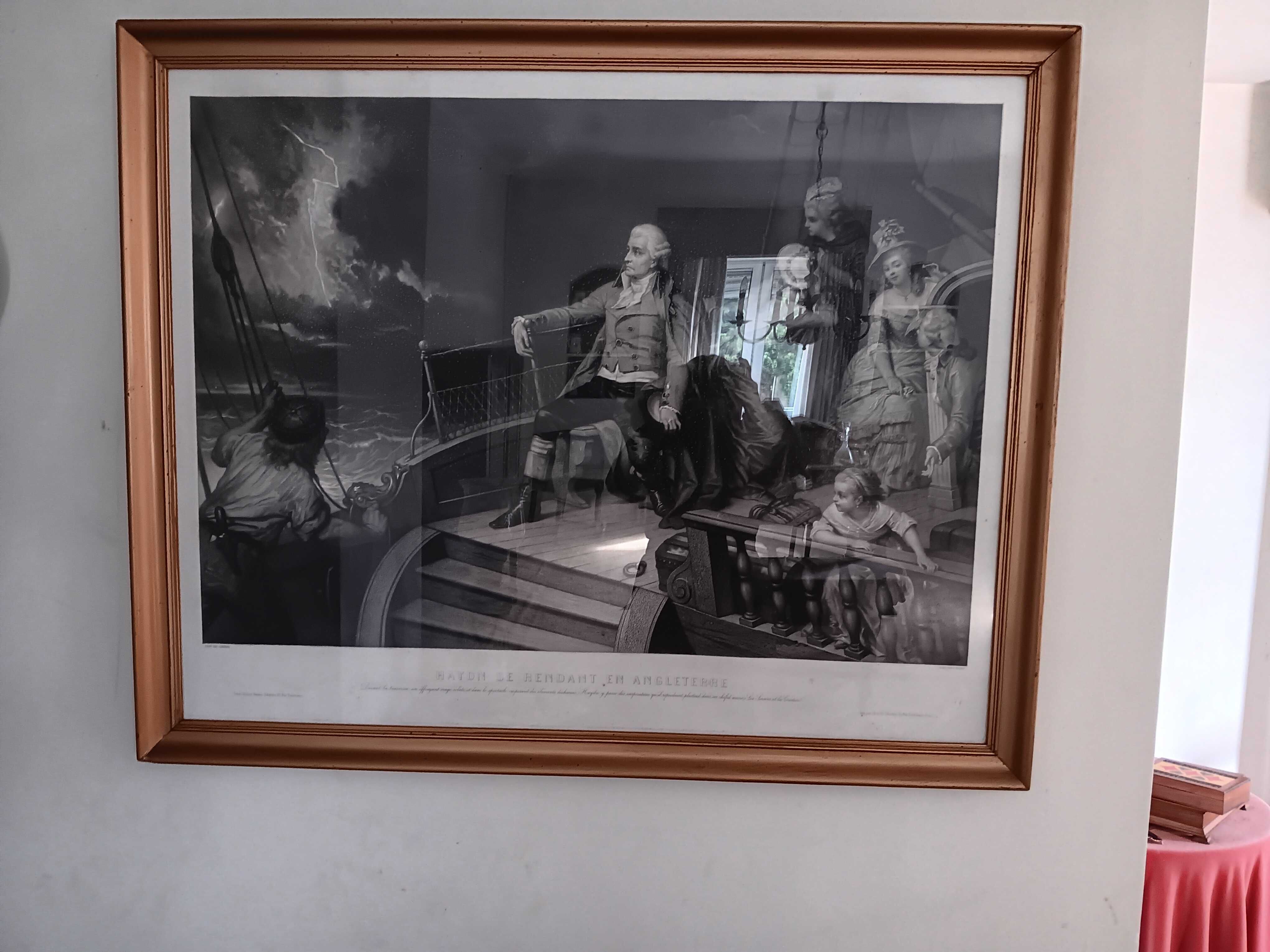 Quadro com moldura em dourado