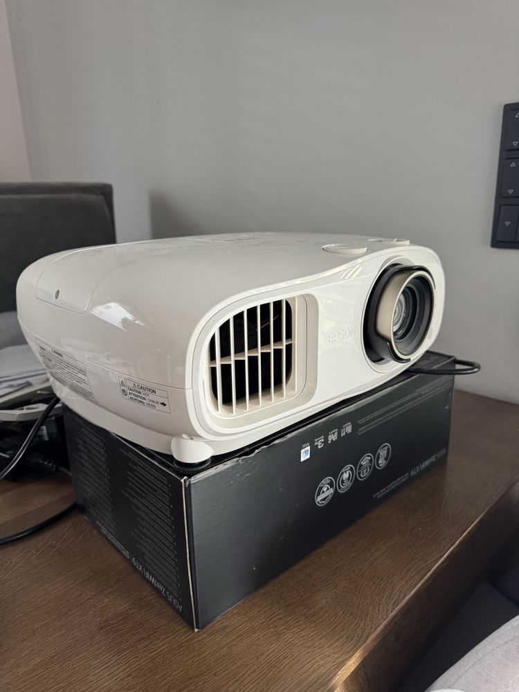 Projektor Epson TW7100
