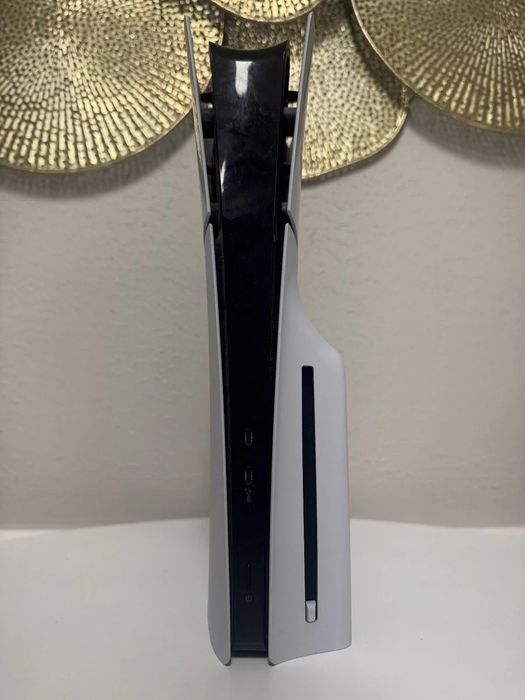 PlayStation 5 slim z napędem 1 pad + gry