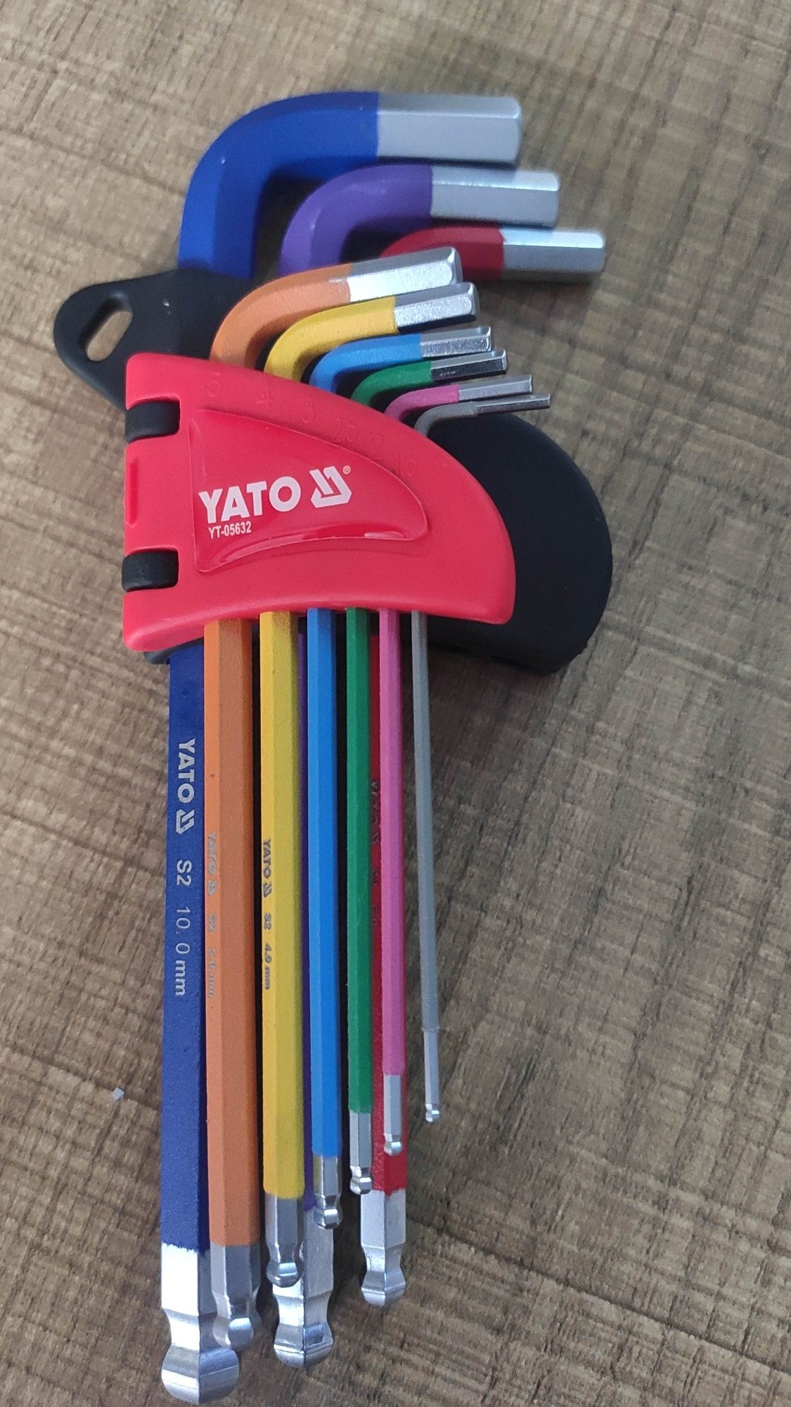Zestaw kluczy imbusowych długich kolorowych Yato