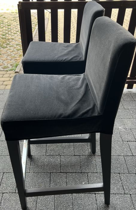 Krzesła kuchenne, drewniane.