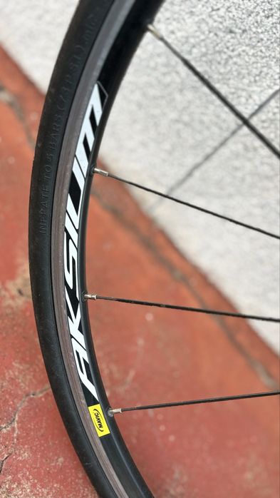 Bicicleta de estrada (quadro em carbono)