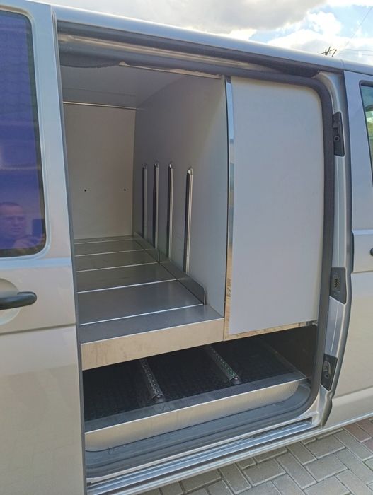 Volkswagen Transporter T 6 2017 пробег 120. Легковой-специалезированны