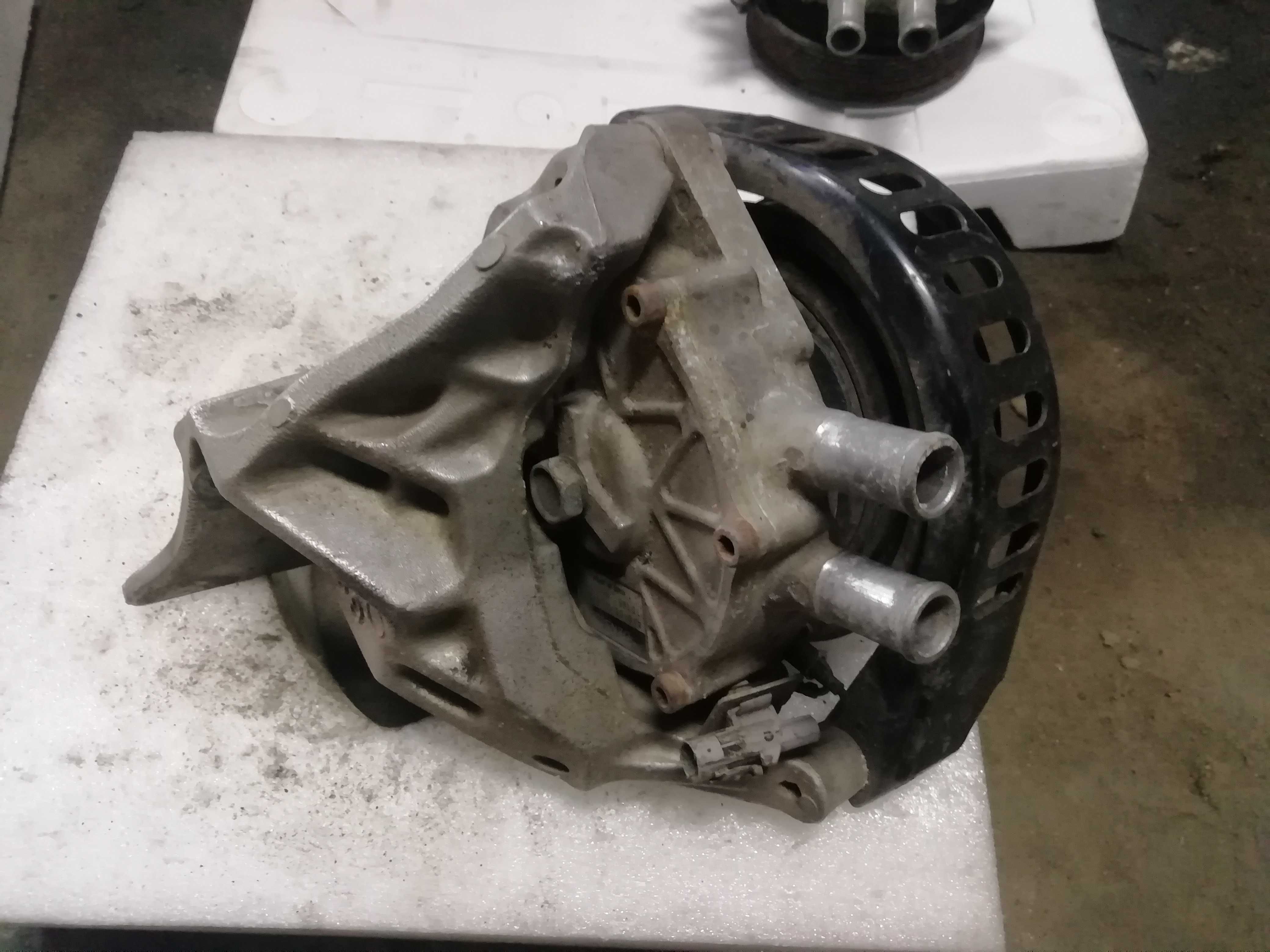 Помпа, водяной насос Land Cruiser 418100-0013 418100-14
