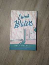 Książka Sarah Waters za ścianą LGBT lesbian
