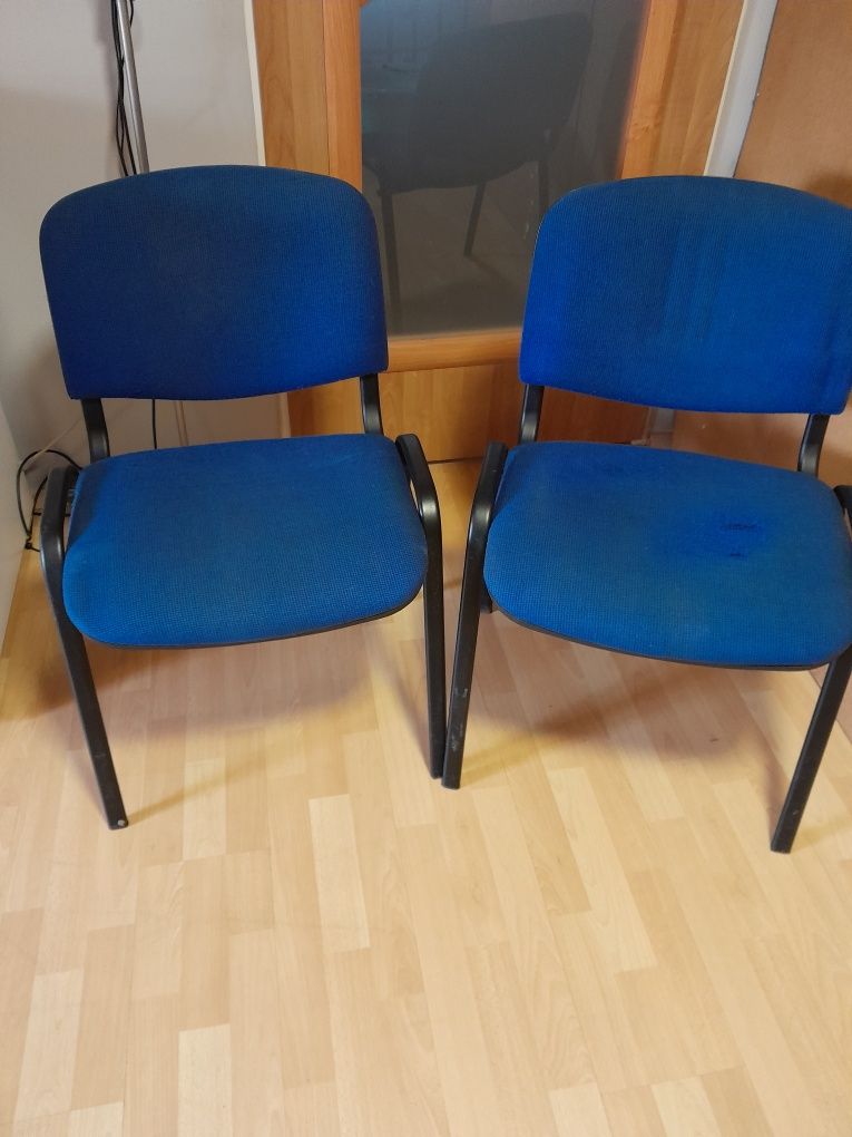 Dwa krzesła tapicerowane