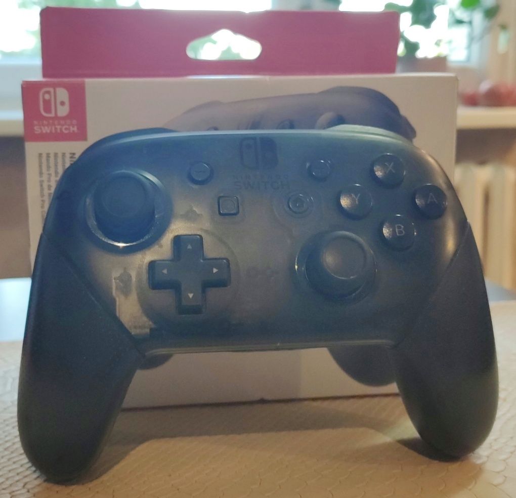 Nintendo Switch V2 + 5 gier + Pro Controller + torba BigBen – komplet!