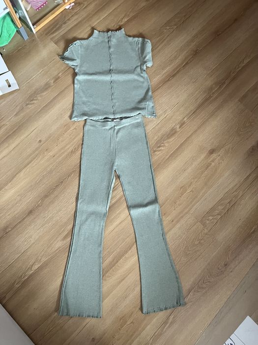 Komplet z szerokimi nogawkami