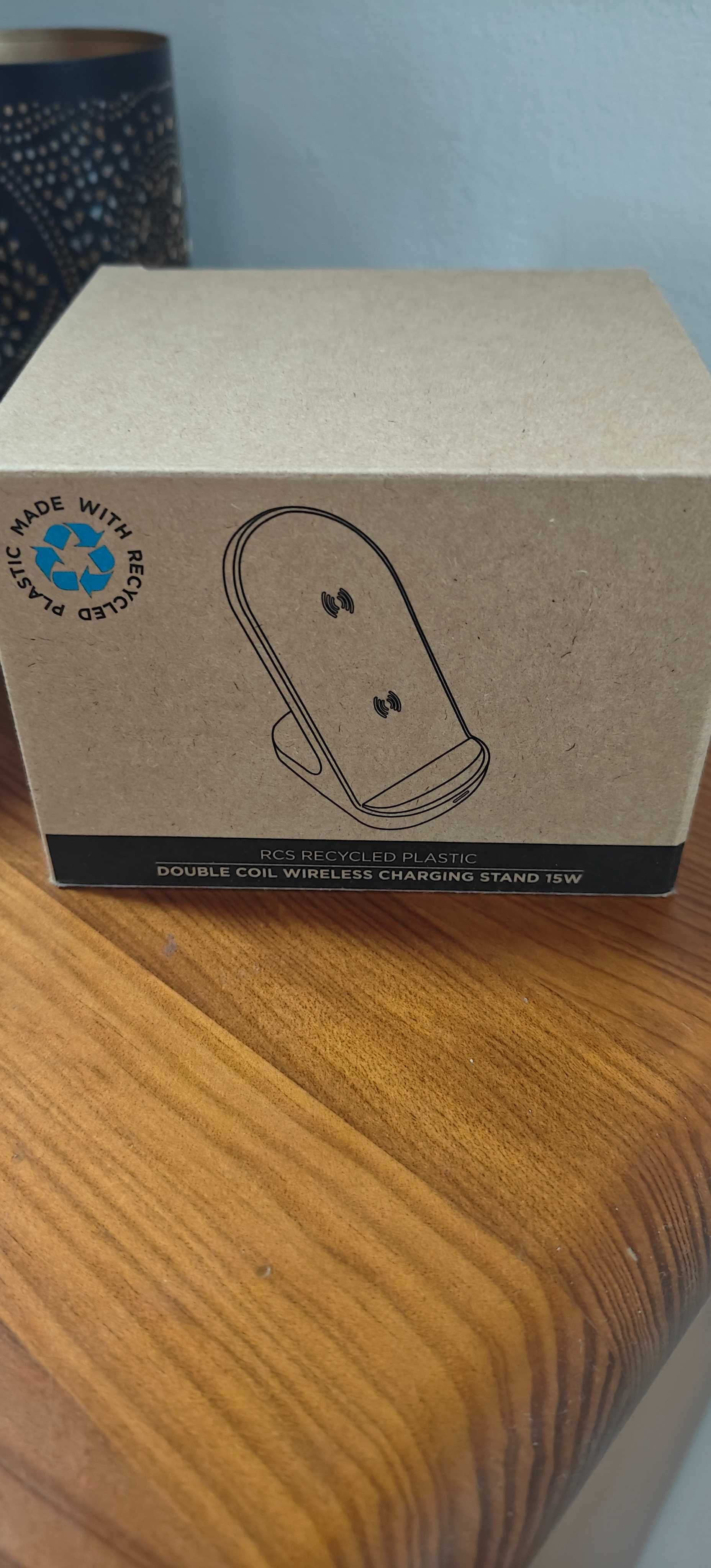 Carregador com stand para telemovél