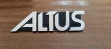 Oryginalny Emblemat Altus do cokołu kolumny.