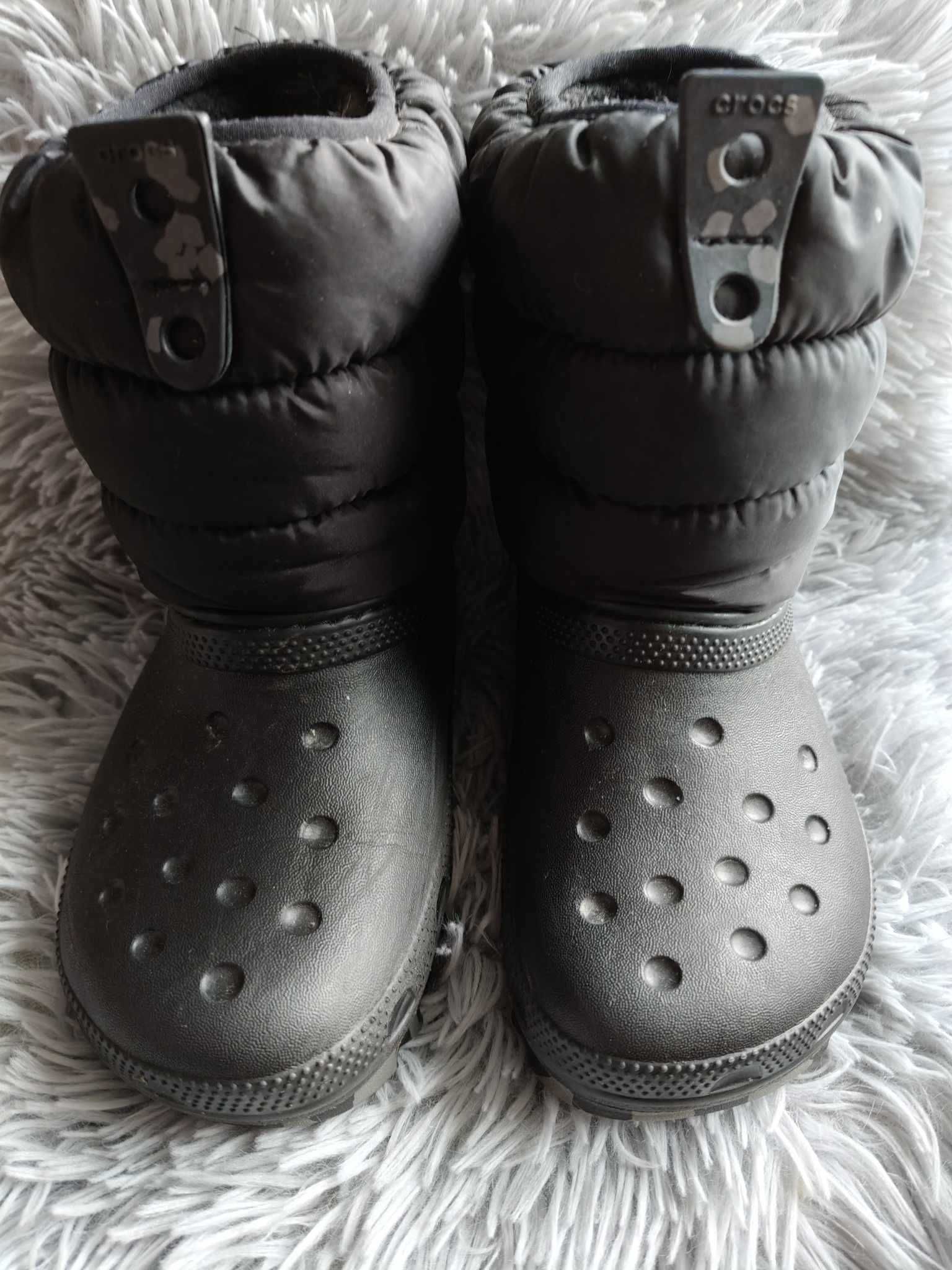 Kozaki zimowe Crocs Classic Neo Puff czarne r. 28