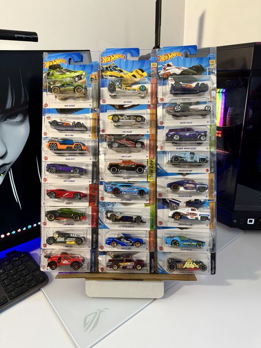 Розпродаж Hot Wheels - колекція фантазієк, органайзер, чохол, машинки.