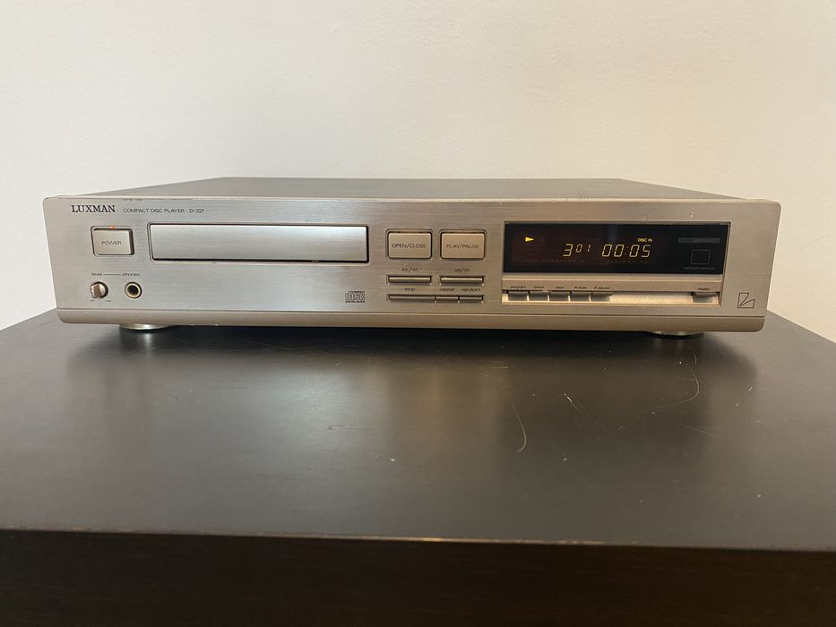 CD програвач Luxman D-321