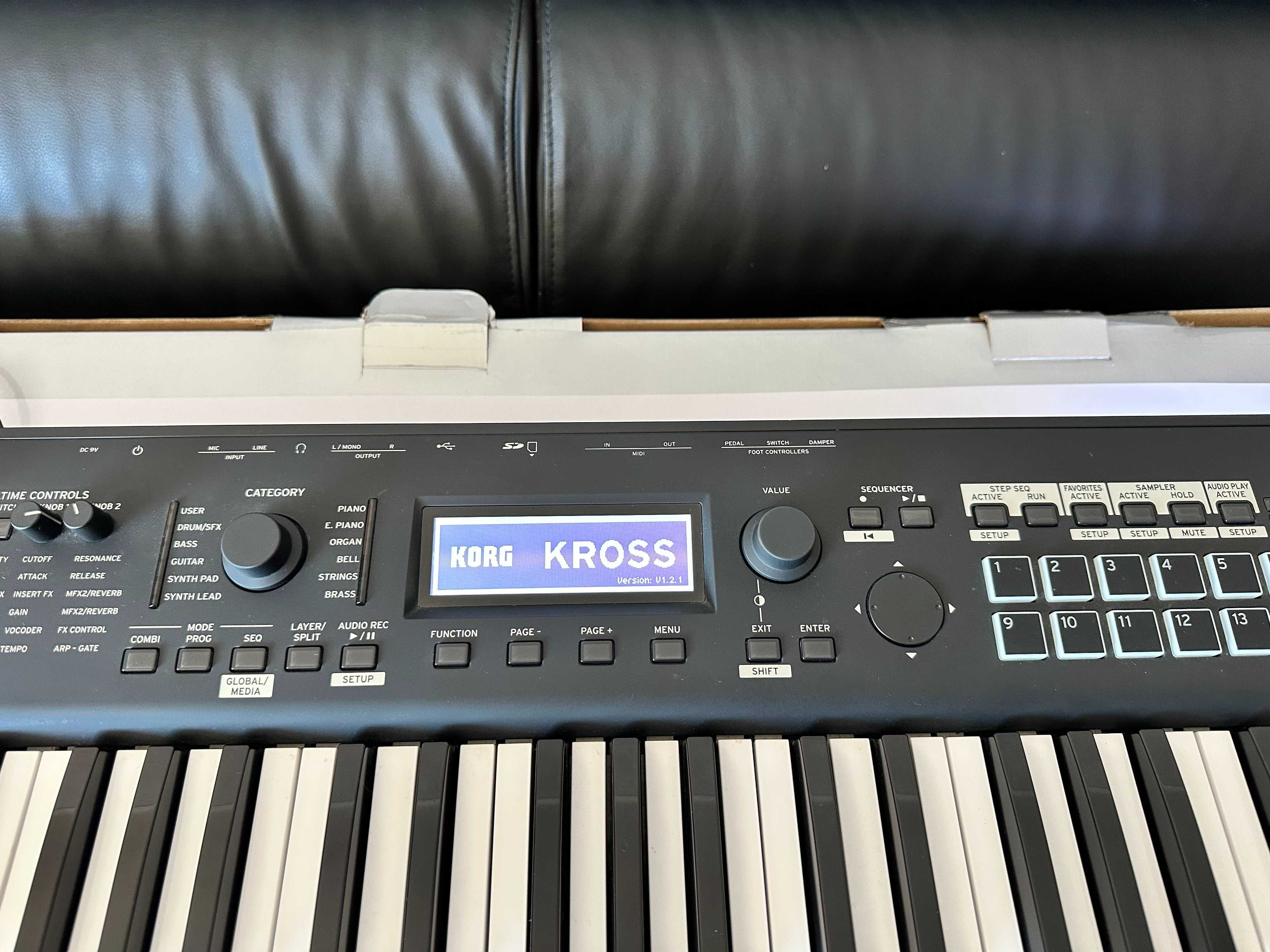 Teclado KORG KROSS 2 - Na Caixa! (Pouquíssimo uso!)