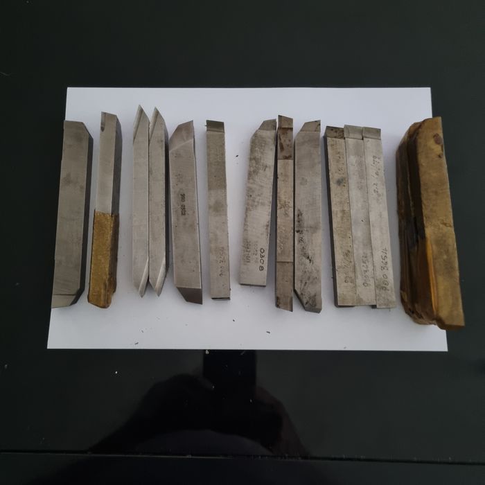 Ferros para tornos em Aço Rápido HSS confome as fotos