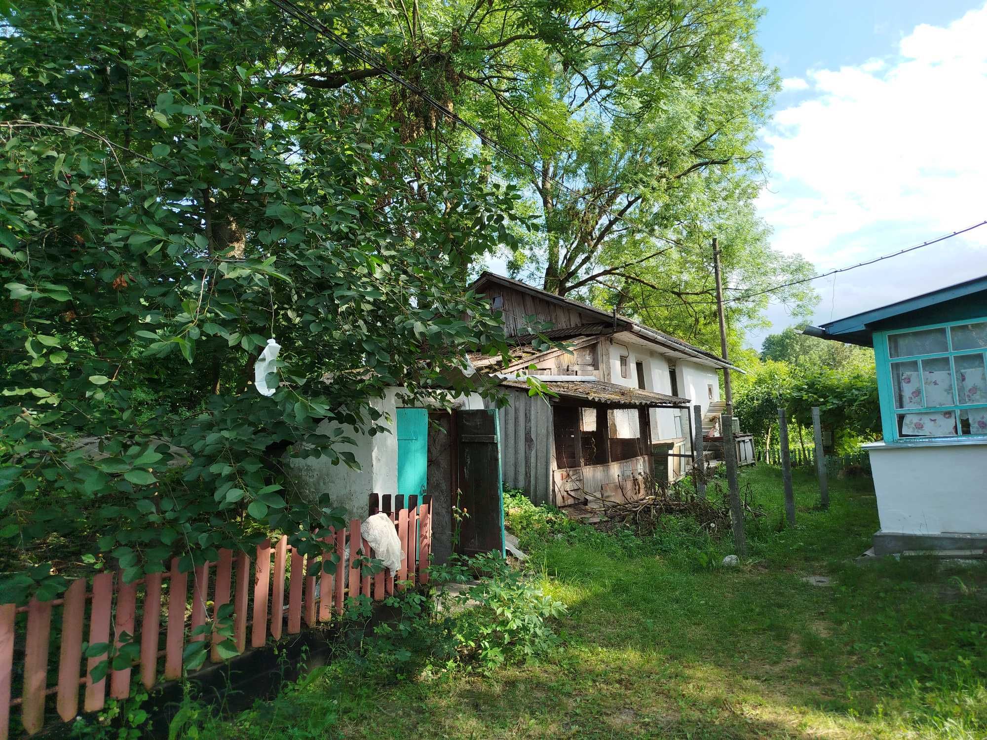 Продам  глинобитний будинок