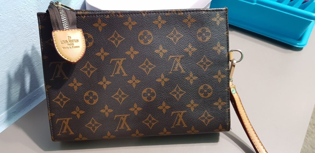 Torebka damska Louis Vuitton Pochette Voyager