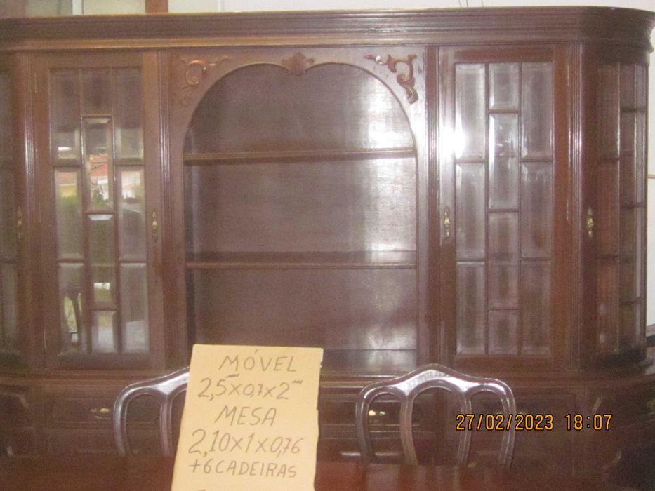 Movel casa jantar c, seis cadeiras,mesa tudo em bom estado.
