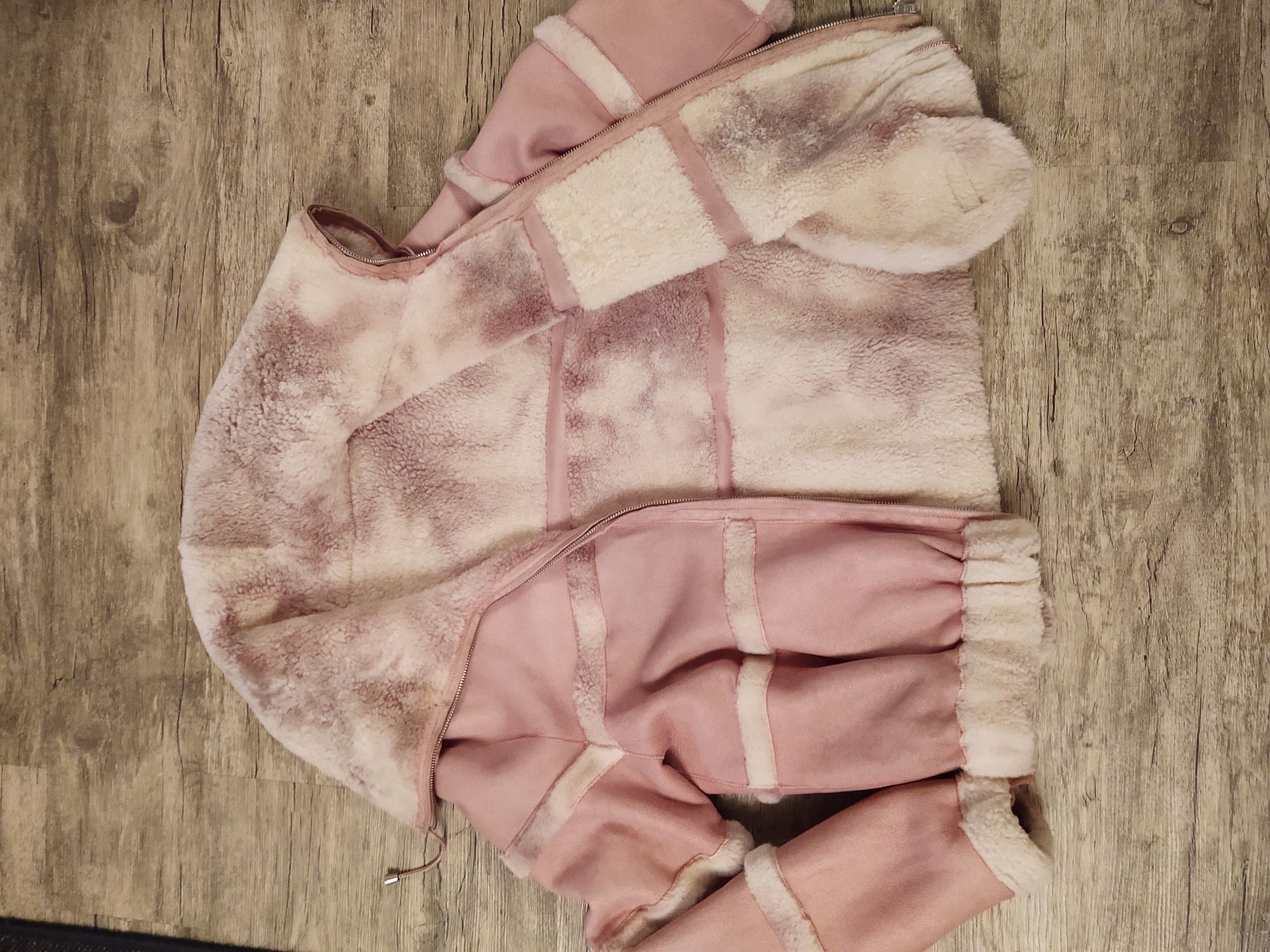 Розовая куртка-дублёнка на овчине со вставками кожи