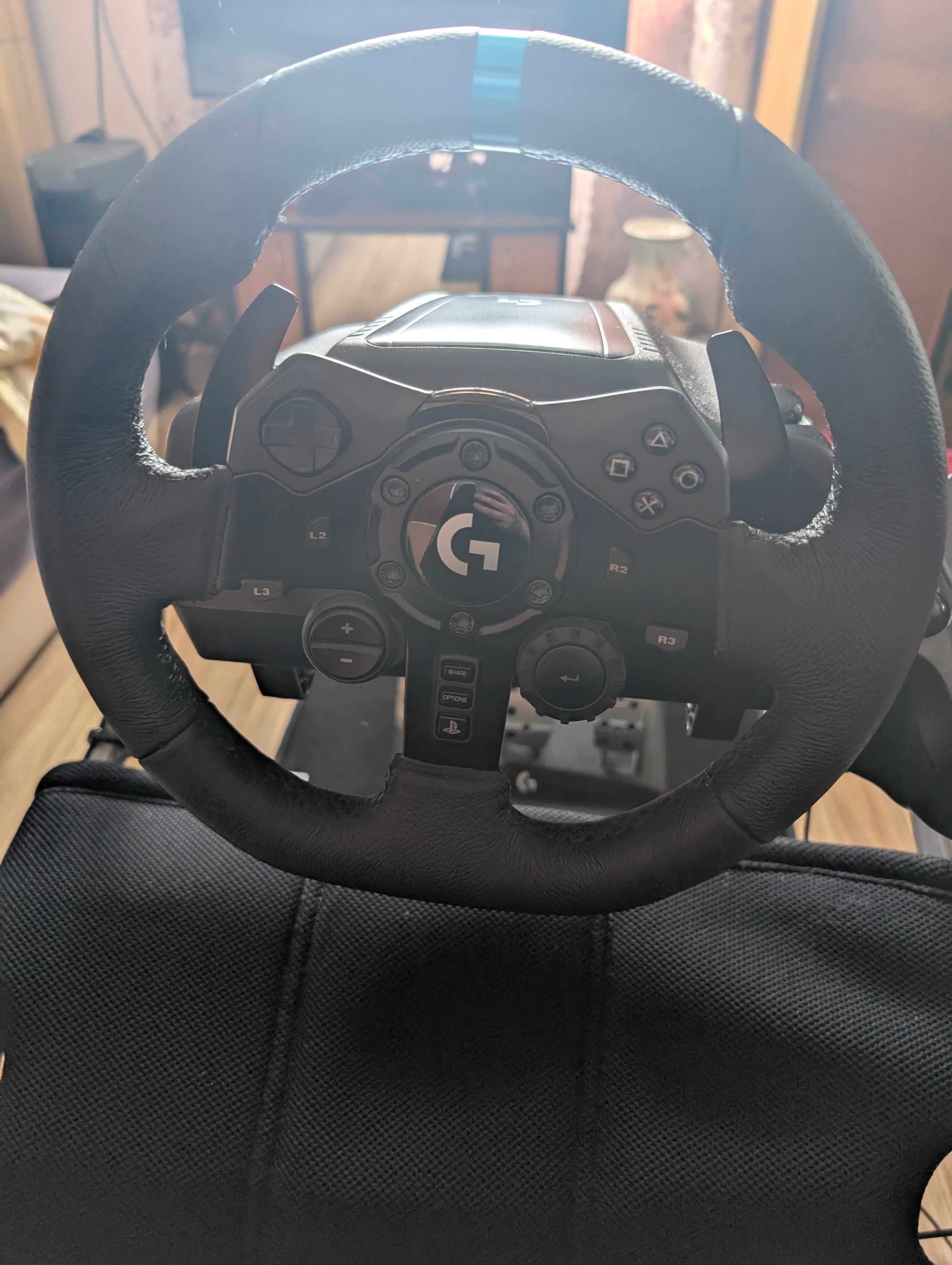 Playseat challenge X & Logitech G923 Racing Wheel and Pedals + Shifter